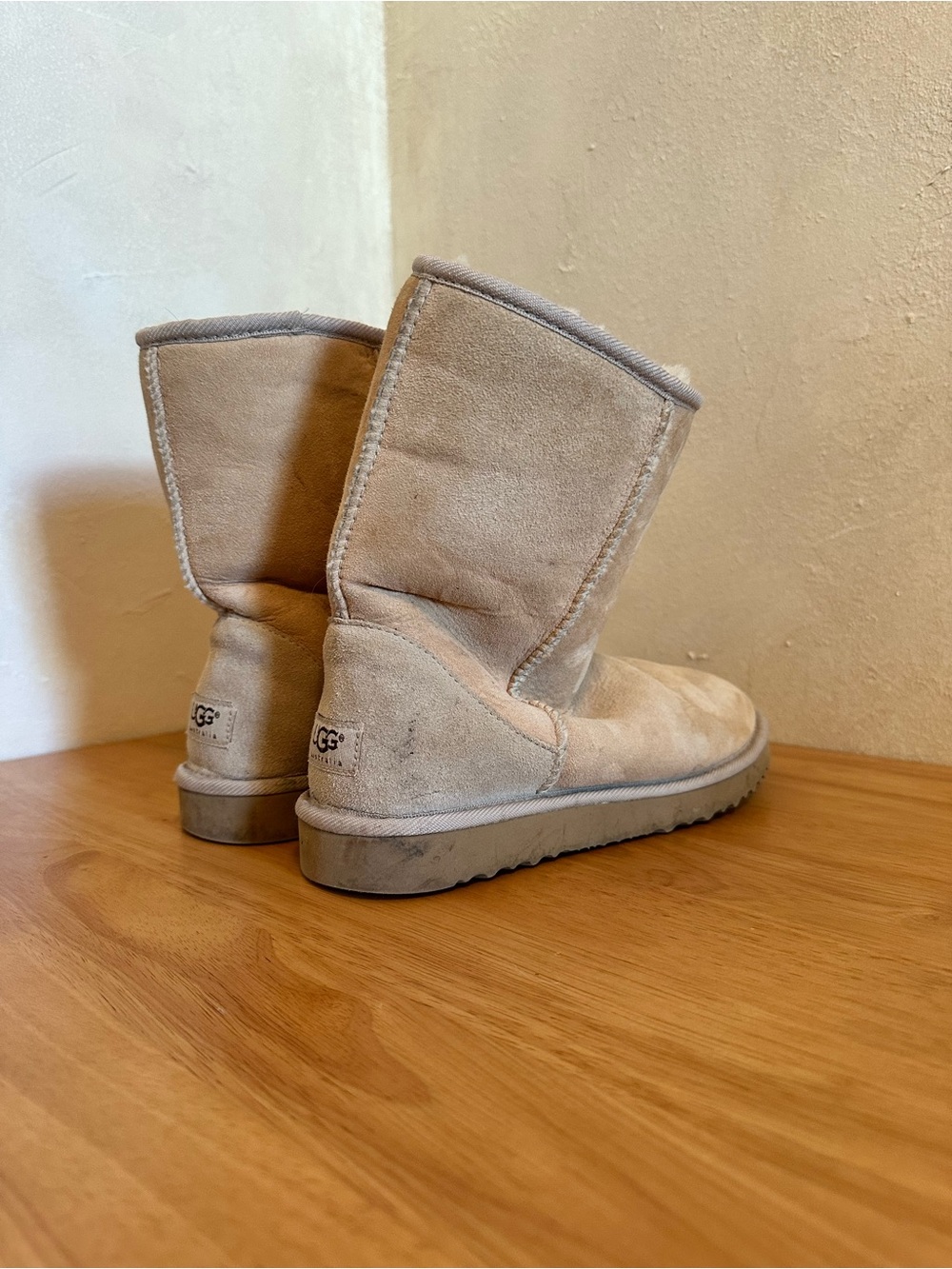 UGG Classic Short - Picture 2 of 7